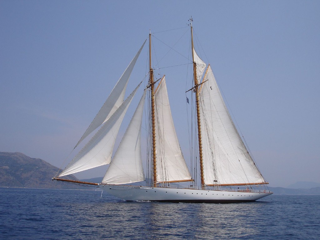 luxury yacht eleonora motor sailing